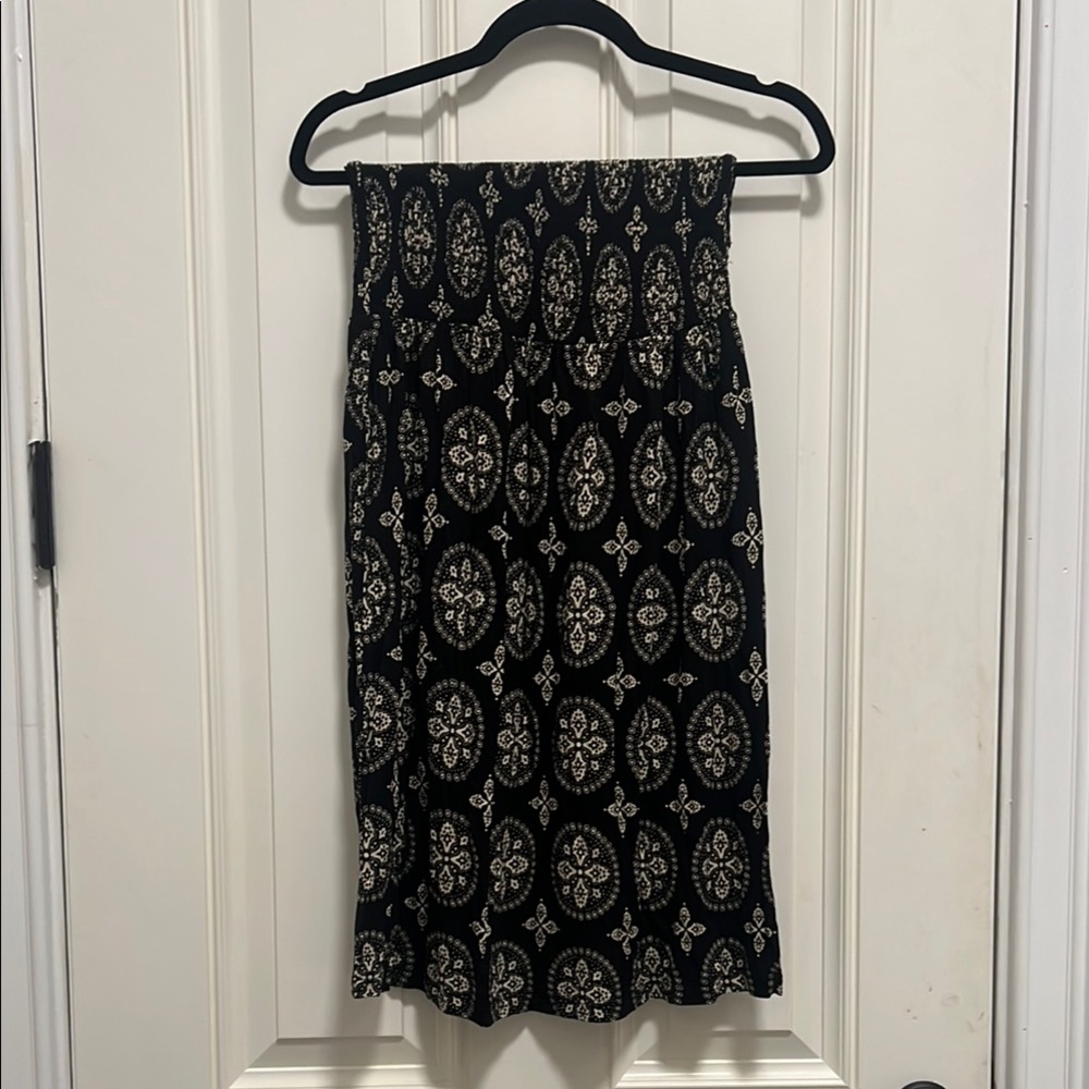 Elegant Black and White Patterned dress - size M
